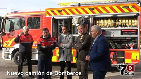 La alcaldesa asiste a la presentación del nuevo camión de Bomberos con el consejero