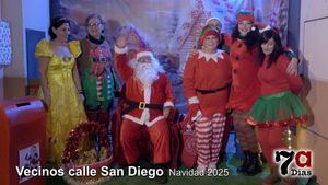 Papá Noel visita la calle San Diego, una de las más navideñas