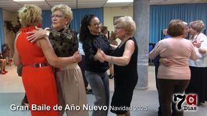 Los mayores reciben al 2026 con baile, alegría y ganas de disfrutar