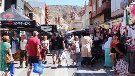 El Mercado Semanal se adelanta al lunes por ser festivo este martes