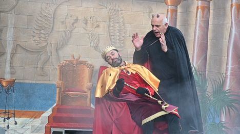 El diablo aparece por sorpresa en el Auto de los Reyes de El Berro