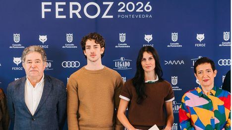 (de izquierda a derecha) Miguel Anxo Fernández, alcalde de Pontevedra; los actores Manu Ríos y Milena Smit; y María Guerra, presidenta de AICE, durante el acto de presentación de Nominados el pasado mes de noviembre.