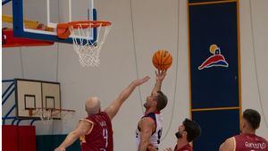 Buen partido del Sénior pese a perder ante un aspirante a la final four