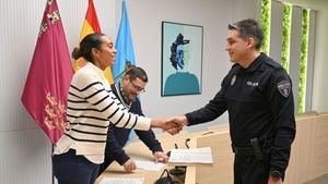 Daniel Camacho toma posesión como nuevo policía local de Alhama