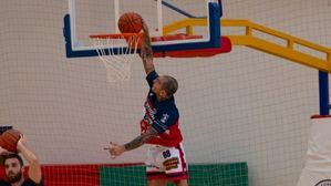 El Sénior no pudo con el acierto en el tiro exterior del visitante