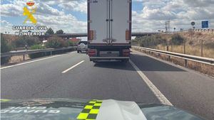 Tres heridos en un accidente de una furgoneta y un camión