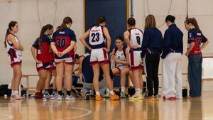 El Cadete Femenino sufrió un apagón en ataque en el último cuarto del partido