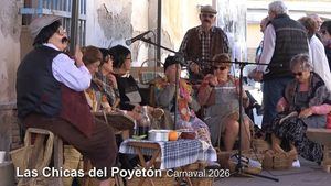 Las Chicas del Poyetón llevan las fábricas del calzado y su humor la puerta del Mercado