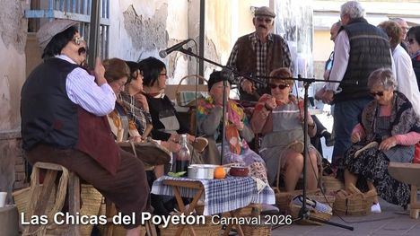 Las Chicas del Poyetón llevan las fábricas del calzado y su humor la puerta del Mercado