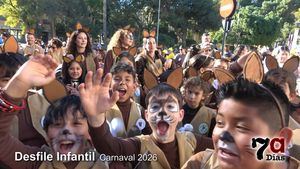 Los niños de Alhama desfilan con la alegría y la luz del Carnaval