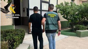 Detenidos por agredir y robar a su víctima en Totana tras contactar con una app de citas