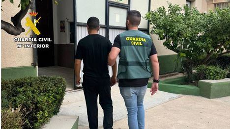 Detenidos por agredir y robar a su víctima en Totana tras contactar con una app de citas