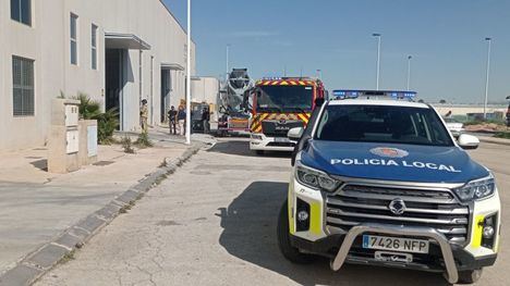 Incendio en una nave industrial de Librilla en Cabecicos Blancos
