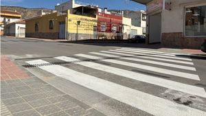El Ayuntamiento invierte 50.000€ en tres cruces peatonales