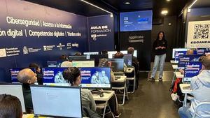 Regresa a Alhama el aula móvil de formación digital