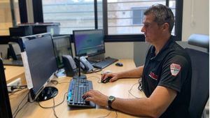 Atrapado en la cabeza tractora de un camión tras salirse de la vía en la RM-515, en El Berro