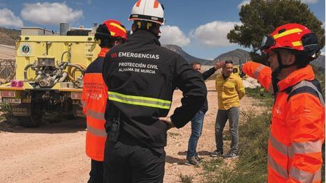 Efectivos de Protección Civil de Alhama, en el lugar del suceso