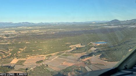Imagen tomada desde el helicóptero MU010 esta mañana a su llegada a la zona del incendio