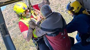 Bomberos rescatan en helicóptero a un senderista de 70 años en Sierra Espuña