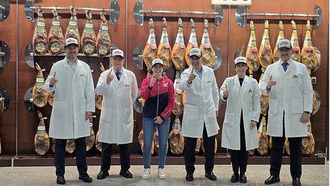 La Dirección de El Pozo Alimentación junto a la piloto de motociclismo Ana Carrasco, nueva embajadora de la marca