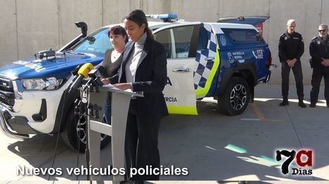 La alcaldesa presenta nuevos automóviles de la Policía Local