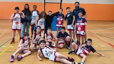 Los alevines iniciaron bien el partido, pero la defensa fue buena