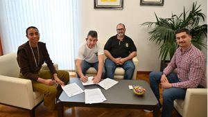 El Ayuntamiento firma un convenio con Motor's Classic Alhama