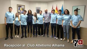 La alcaldesa y el edil de Deportes reciben a la campeona nacional de 300m Sub16