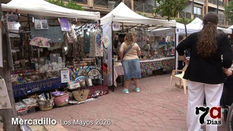 La Fiesta de Los Mayos llena de artesanos la Plaza de Las Américas