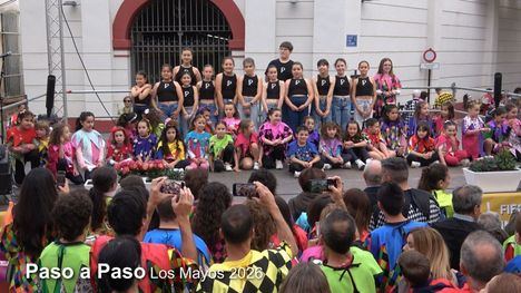 Los alumnos de Paso a Paso llevan sus bailes a la Fiesta de Los Mayos