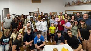 Coros y Danzas Virgen del Rosario recibe a alumnos de la isla francesa de Mayotte