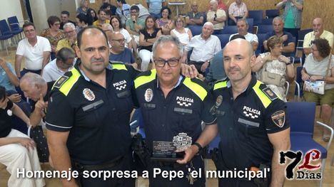 Homenaje a Pepe 'el municipal' de su familia compañeros y amigos