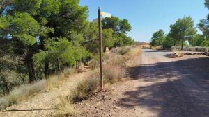 Medio Ambiente mejora las señales de senderos en Sierra Espuña