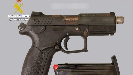 La Guardia Civil halla en Mazarrón la pistola de un crimen cometido en San Javier