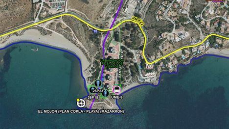 Rescatado un joven tras golpearse en las rocas al saltar al agua en Puerto de Mazarrón