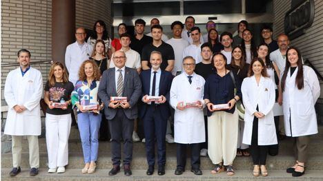 Imagen de los participantes del programa formativo UMU Business Talent 2026, junto a Tomás Fuertes, presidente de Grupo Fuertes, y el rector de la UMU, Samuel Baixauli