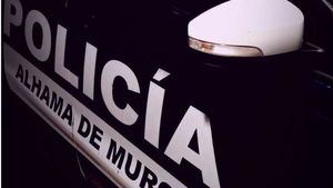 La Policía ha puesto 3 multas por dejar basura fuera del contenedor, según el Ayuntamiento