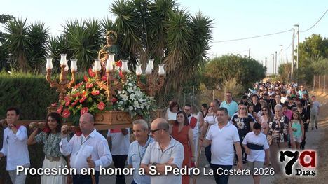 La fe y la tradición acompañan a San Pedro en su procesión por la pedanía de La Costera