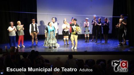 Entretenida tarde de teatro con los adultos de la Escuela Municipal