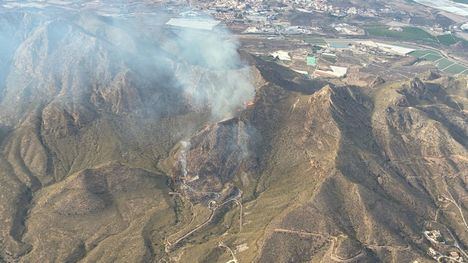Las personas evacuadas por el incendio en Mazarrón, alojadas en el camping de Bolnuevo