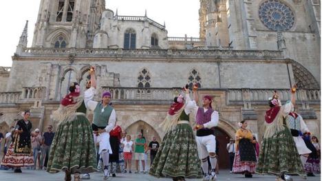 El Villa de Alhama lleva nuestro folklore a la Catedral de Burgos