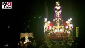 VÍDEO/FOTO La lluvia da una tregua a la Procesión del Silencio