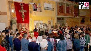 Emocionante Canto y Baile a la Cruz del 'Villa de Alhama'