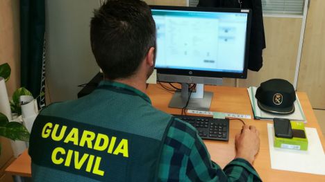 Detenida una murciana por estafar 6.000 euros por Internet