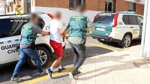 VÍD./FOT. Dos detenidos en Puerto de Mazarrón por tráfico de drogas
