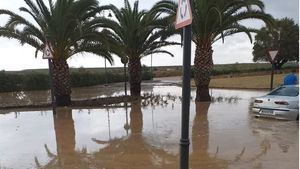 Cerrado por lodo el acceso al Condado por la puerta Cañada Sur