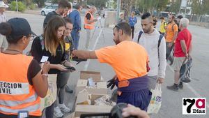 V/F Una veintena de voluntarios ayuda hoy en Los Alcázares