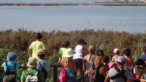 Meles organiza una ruta para conocer las aves y los peligros que corren