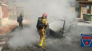 Arde un turismo frente al Ayuntamiento de Librilla, sin heridos