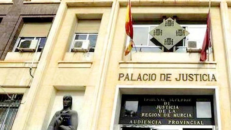 Un año de cárcel por prostituir en Alhama a jóvenes del Este